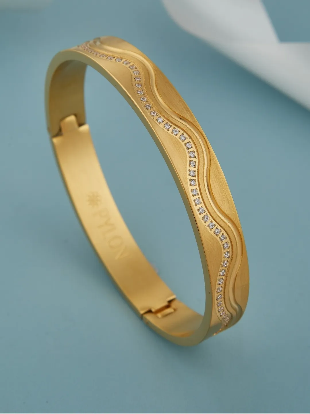 Seranade-kada-in-gold