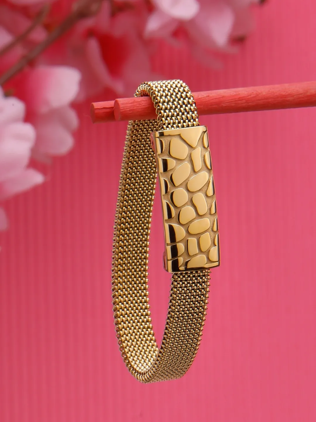 Vipera-Bracelet-in-gold