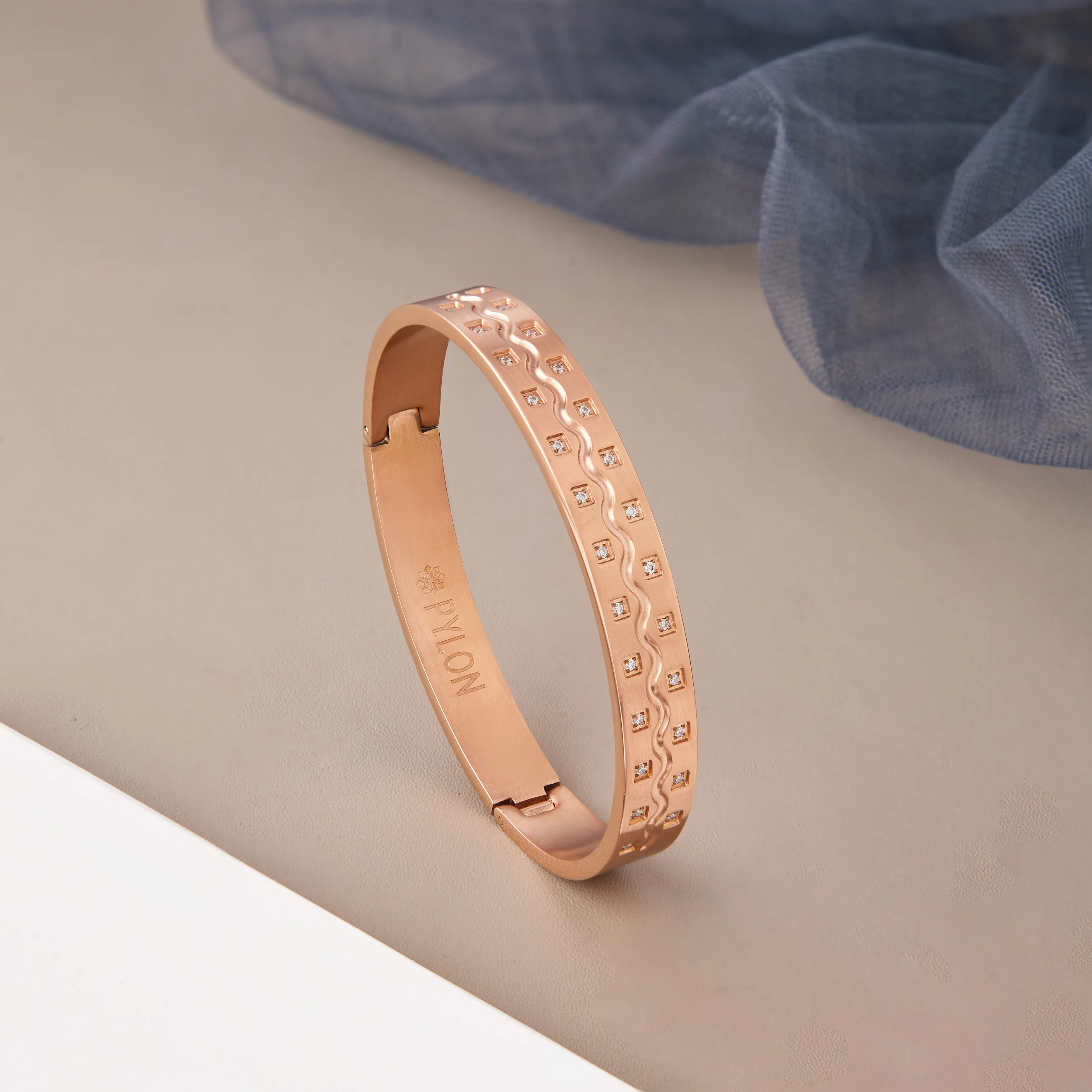 Nautica-Band-in-rose-gold