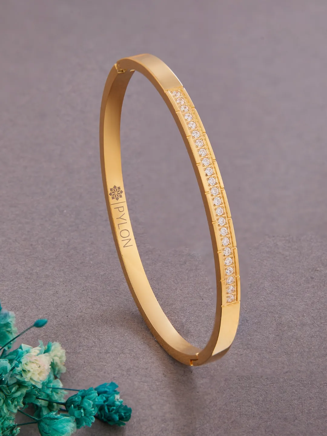 Golden-Torque-bracelet