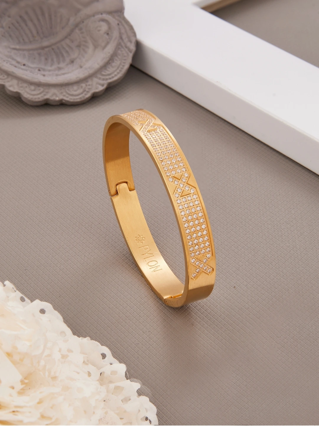 Vitalis-Kada-In-Gold