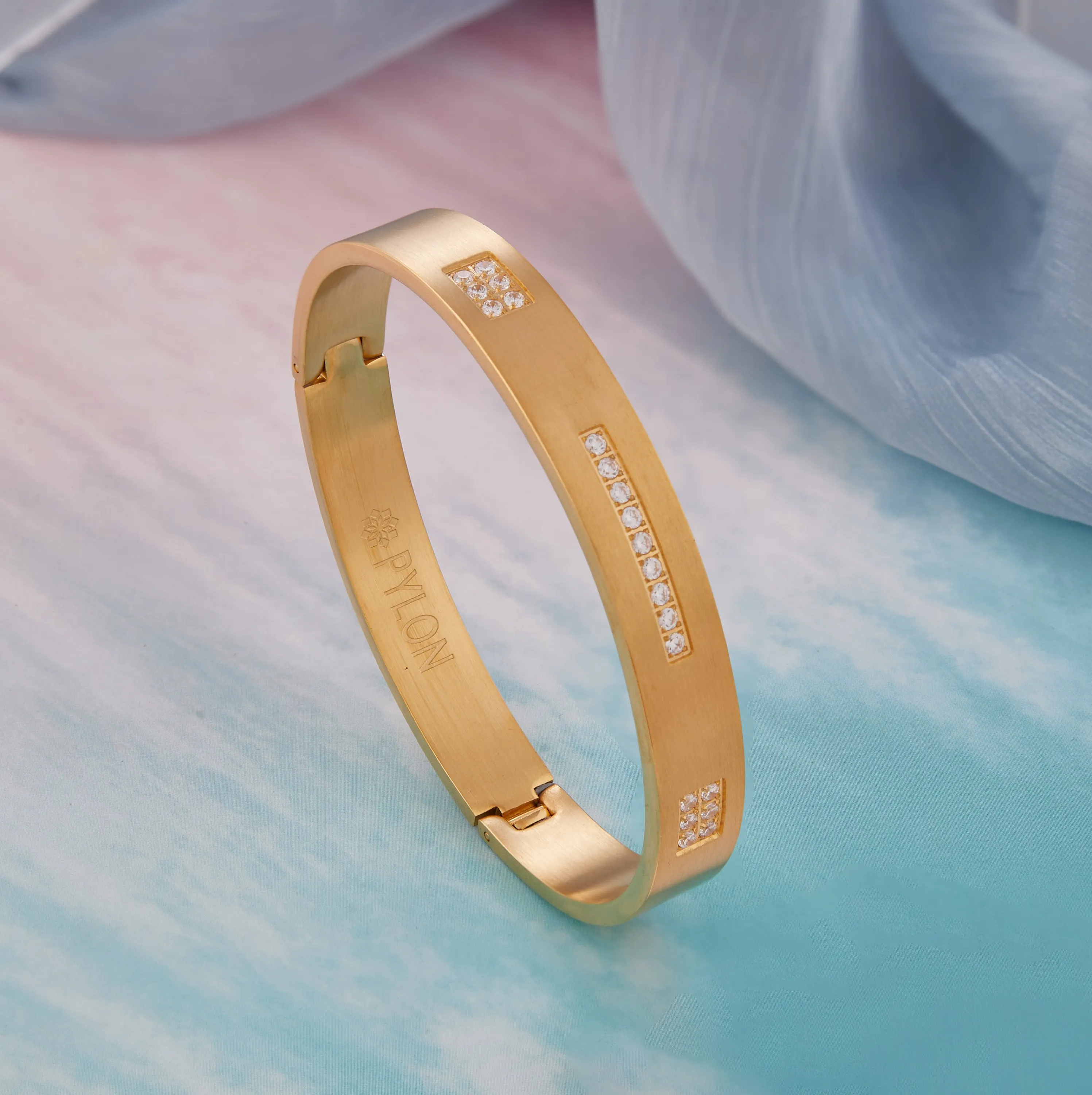 Gold-Mosaic-Band