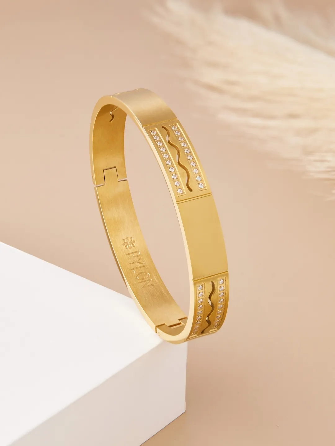 The-Imperial-Cuff-in-gold