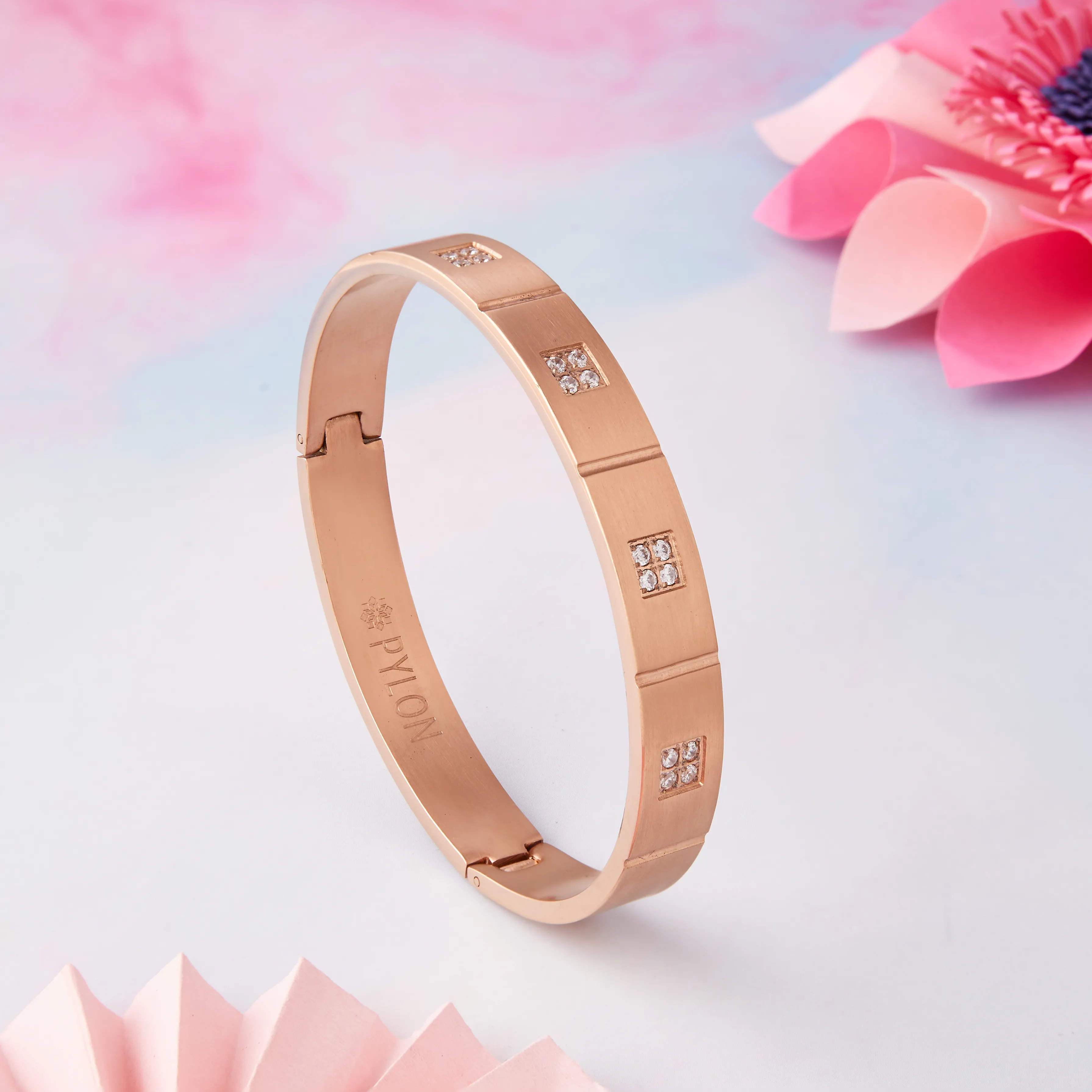 Squared-Bracelet-in-Rose-gold